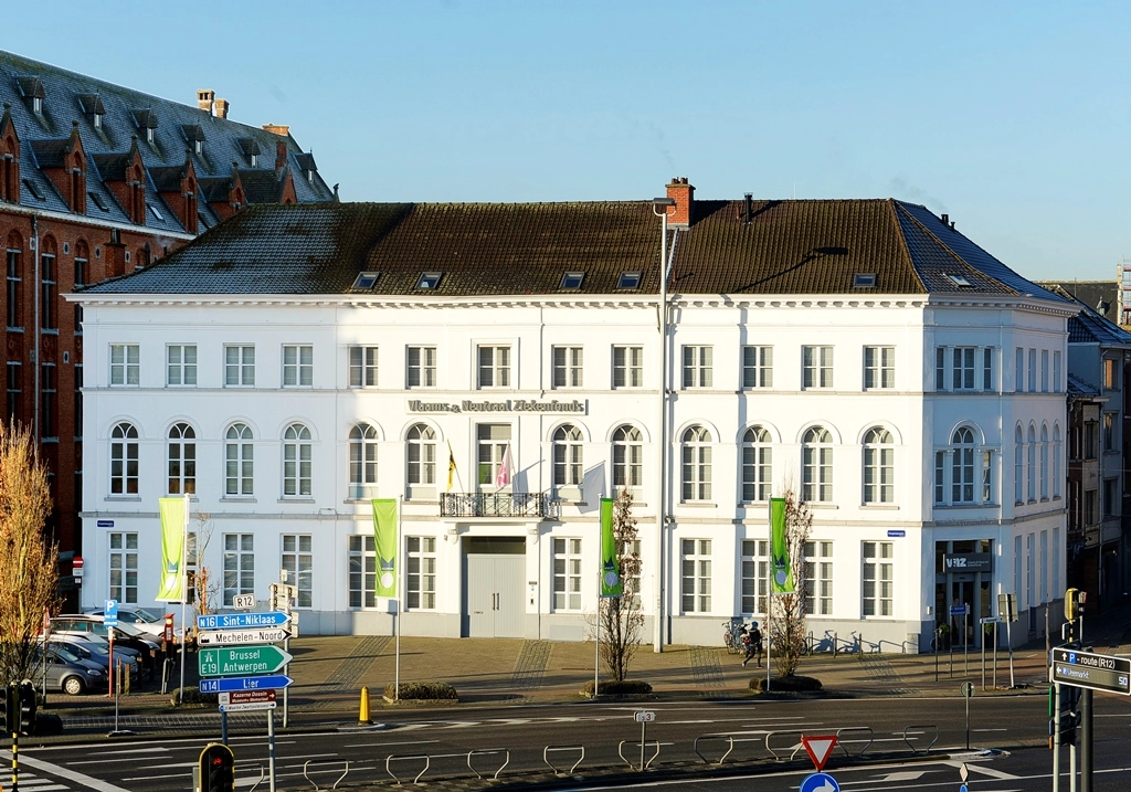 foto van gevel van kantoor Mechelen